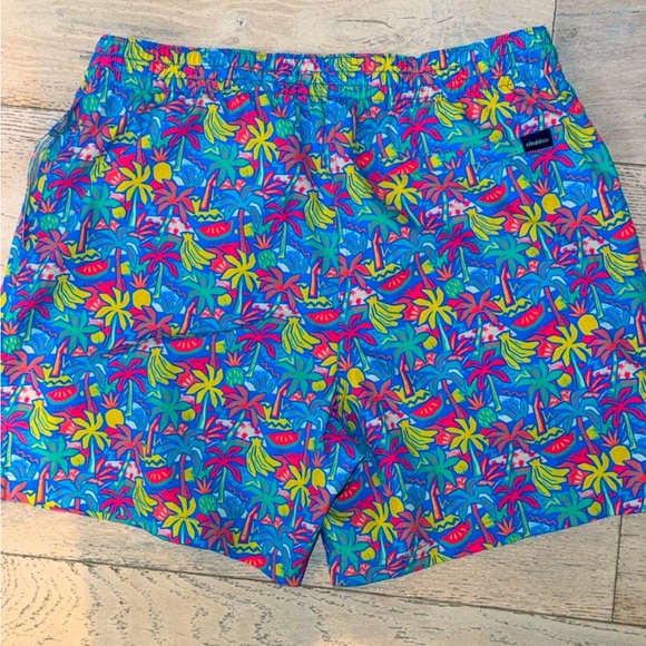NWOT Chubbies Men's Classic Swim Trunks 5.5"
Tropical Bunches Boardshorts Size L - Picture 12 of 13